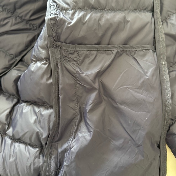 Quince Lightweight Down Puffer Jacket, Navy Blue, Size M - Picture 9 of 9